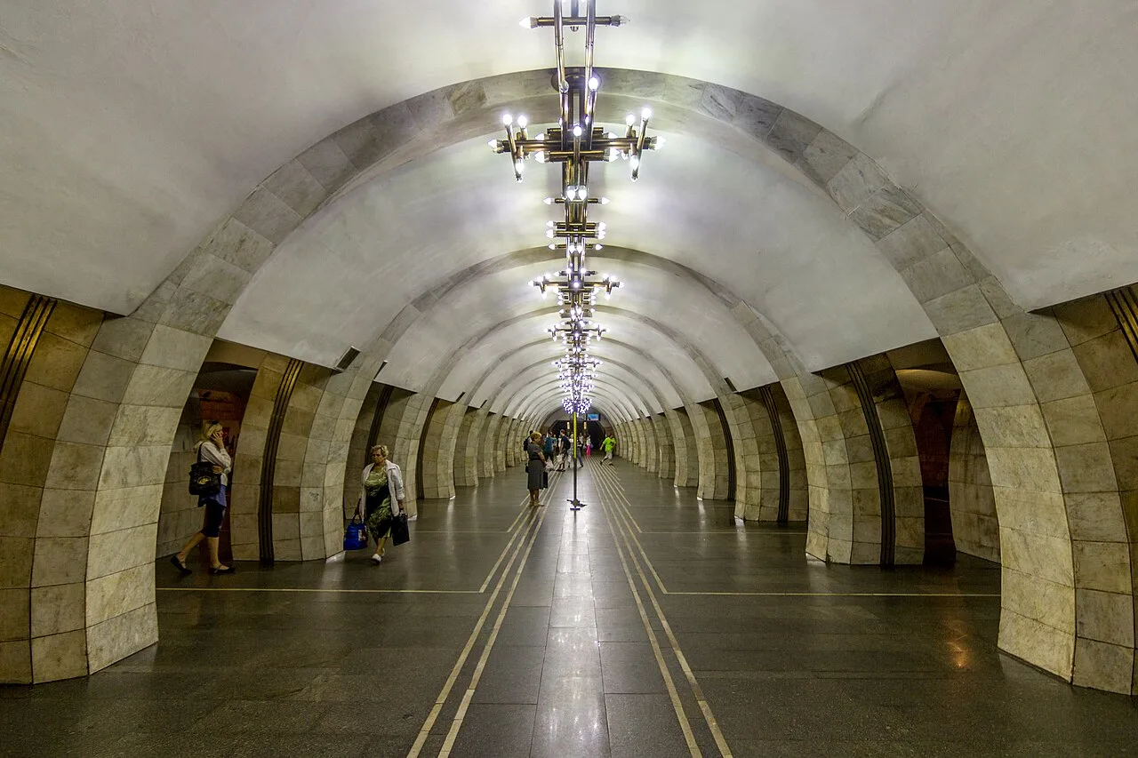 Склепінчастий зал станції метро «Либідська»