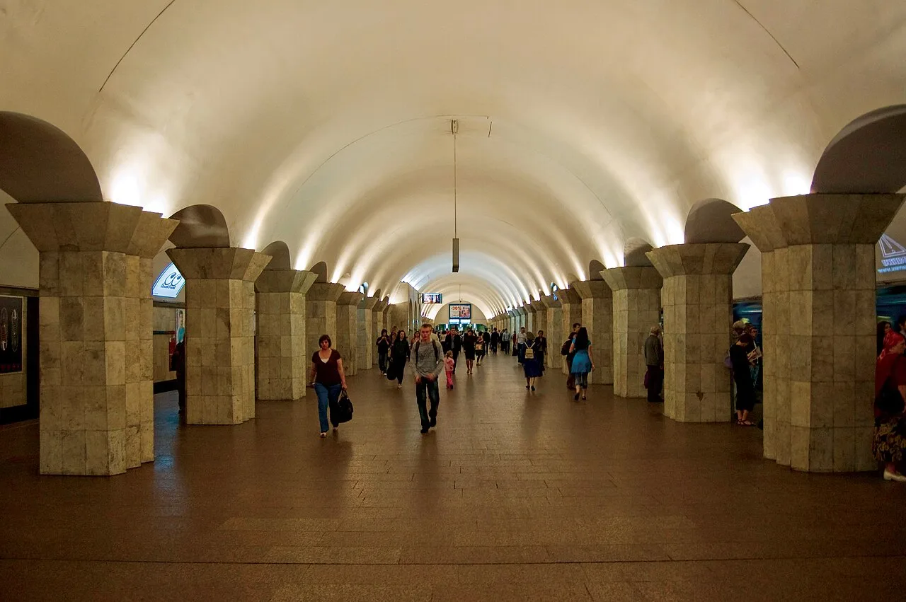 Центральний зал станції метро «Площа Незалежності» у Києві Центральний зал станції метро «Площа Незалежності» у Києві