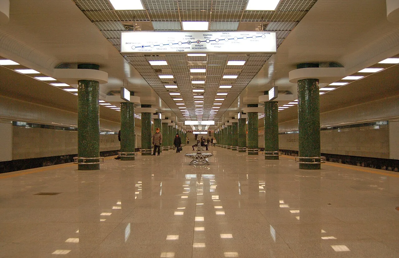 Центральний зал станції метро «Голосіївська»