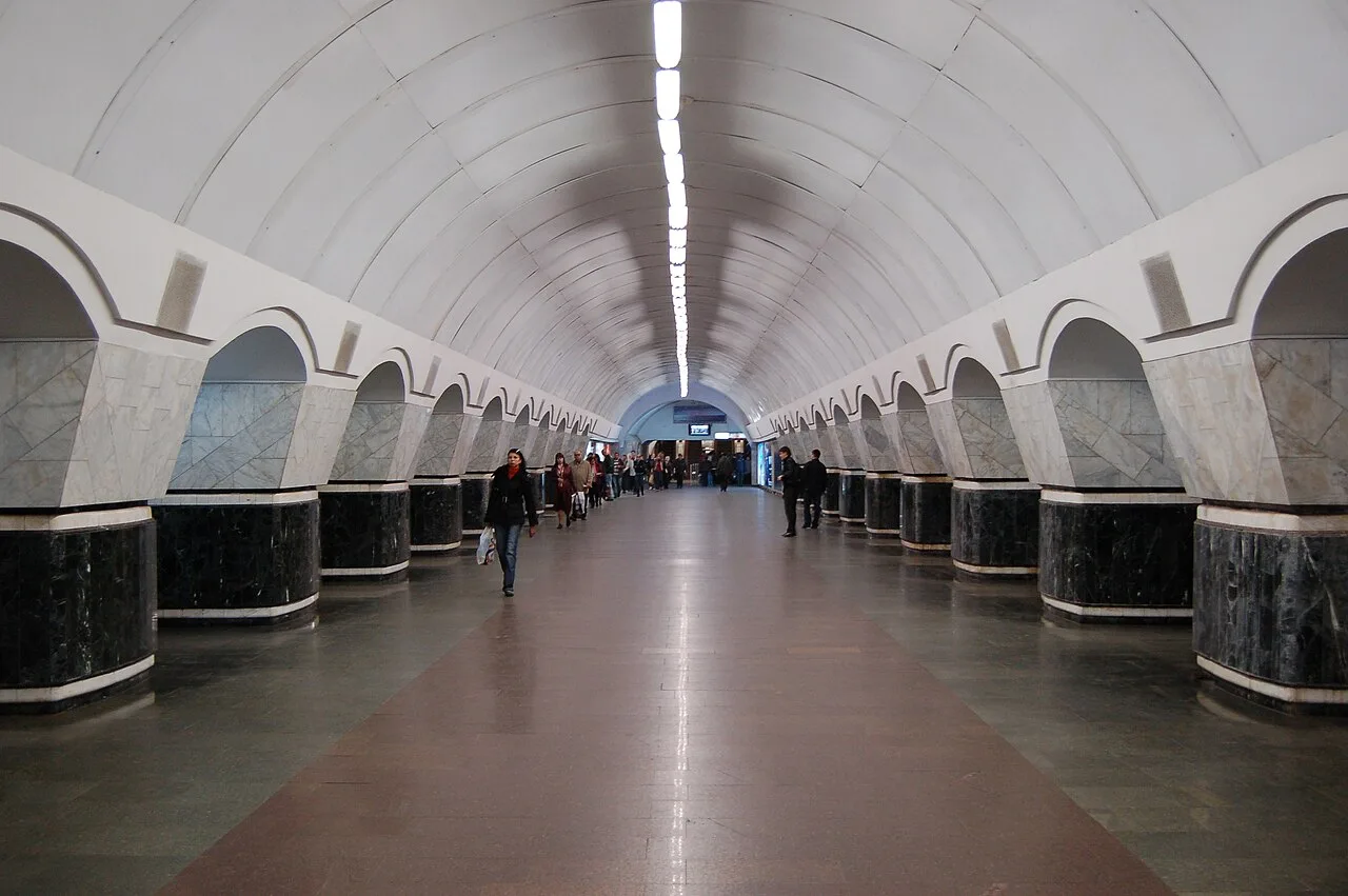 Центральний зал станції метро «Лук’янівська»