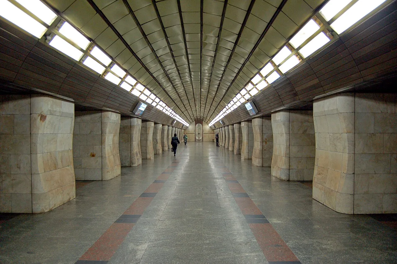 Центральний зал станції метро «Кловська» Центральний зал станції метро «Кловська»