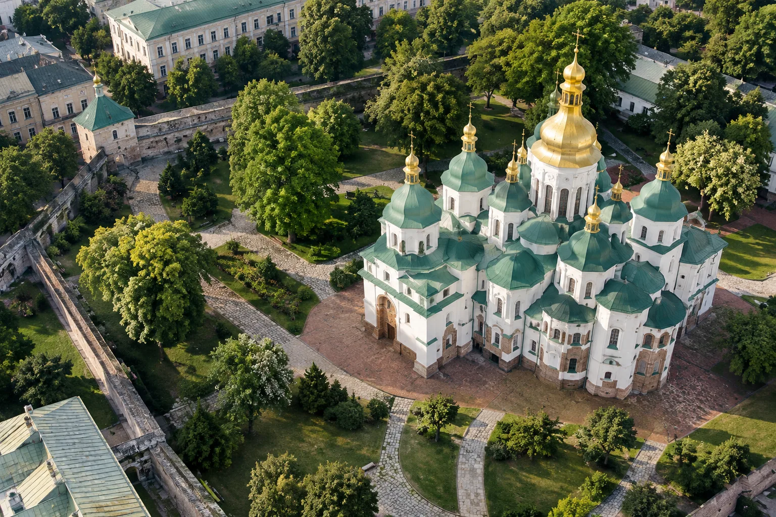 Софійський собор і доріжки на його території
